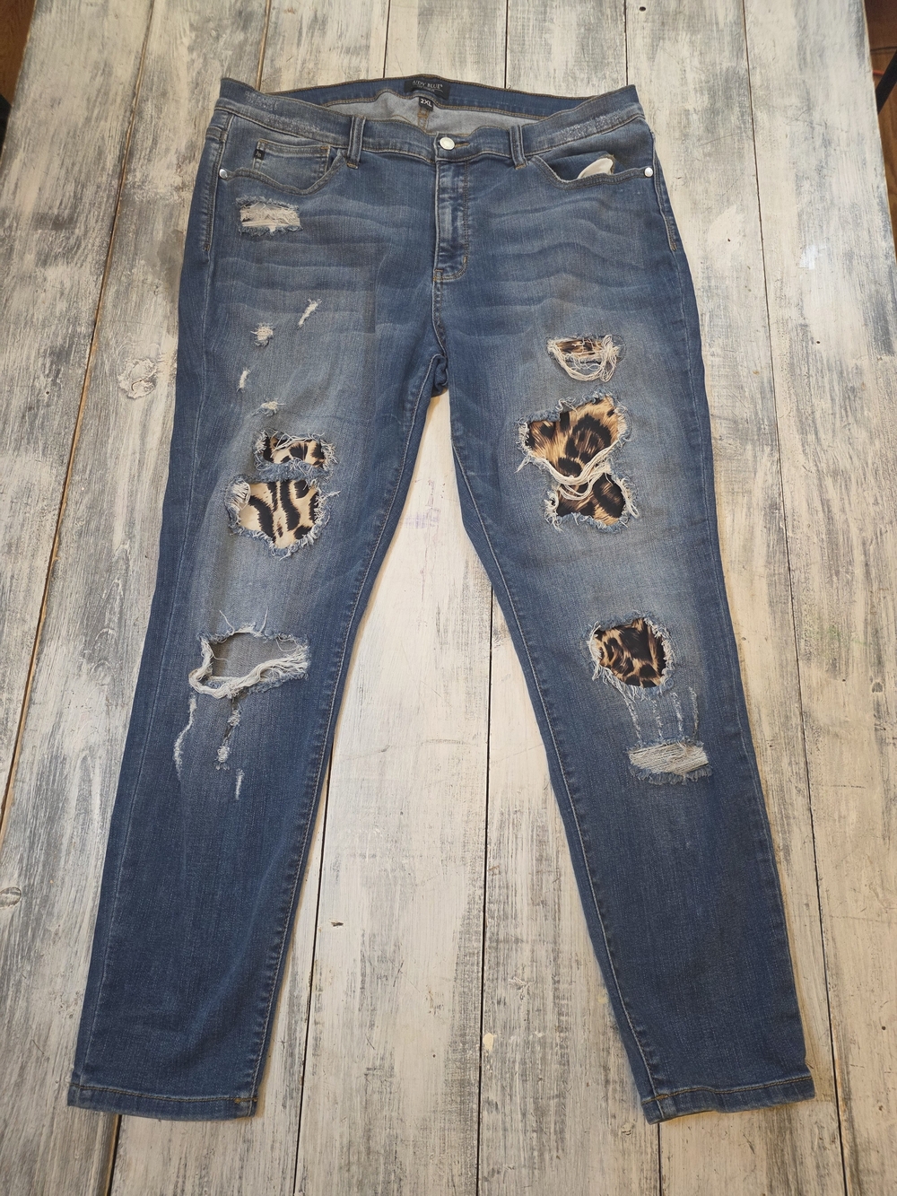 Judy Blue Skinny Blue Jeans with Leopard Patch Distressing sz 2XL